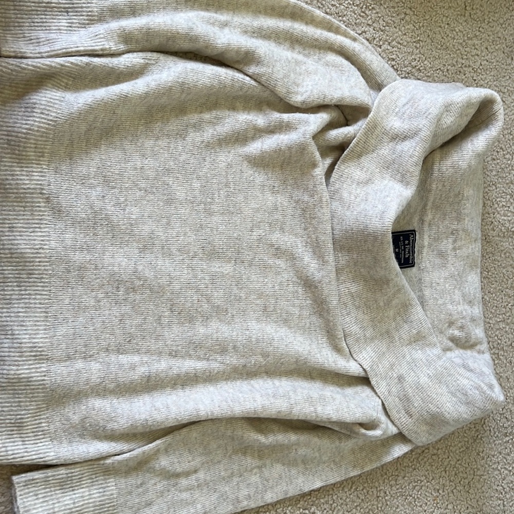 trendy abercrombie & fitch off the shoulder sweater